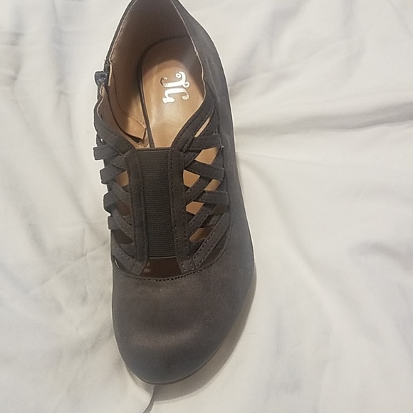 Gray caged heels - Picture 2 of 5